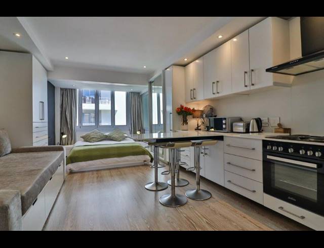 0.5 BEDROOM APARTMENT TO LET IN MOUILLE POINT